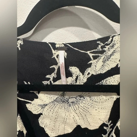 Gently used Free People Wrap dress in black floral‎ print.  Size XS G0199 - Picture 6 of 11